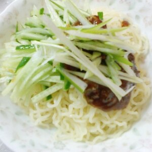 ピリ辛！ジャージャー麺